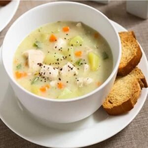 tejszínes-tárkonyos csirkeragu leves