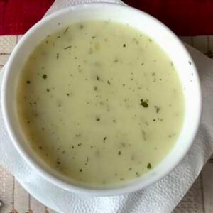 hagymakrémleves tejszínnel